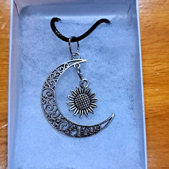 Jewelry - Crescent Moon Sunflower Necklace